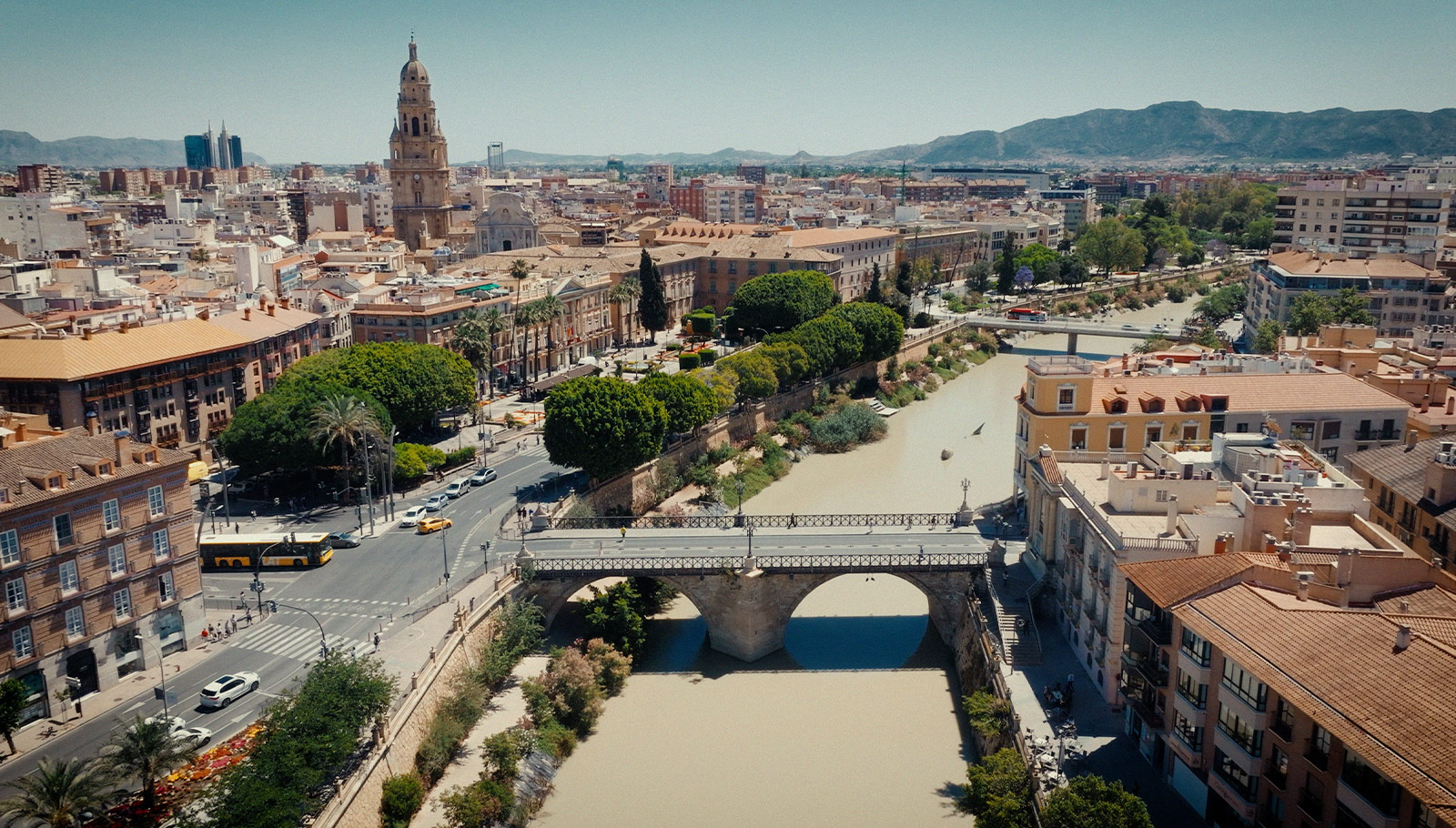 Puente histórico de piedra